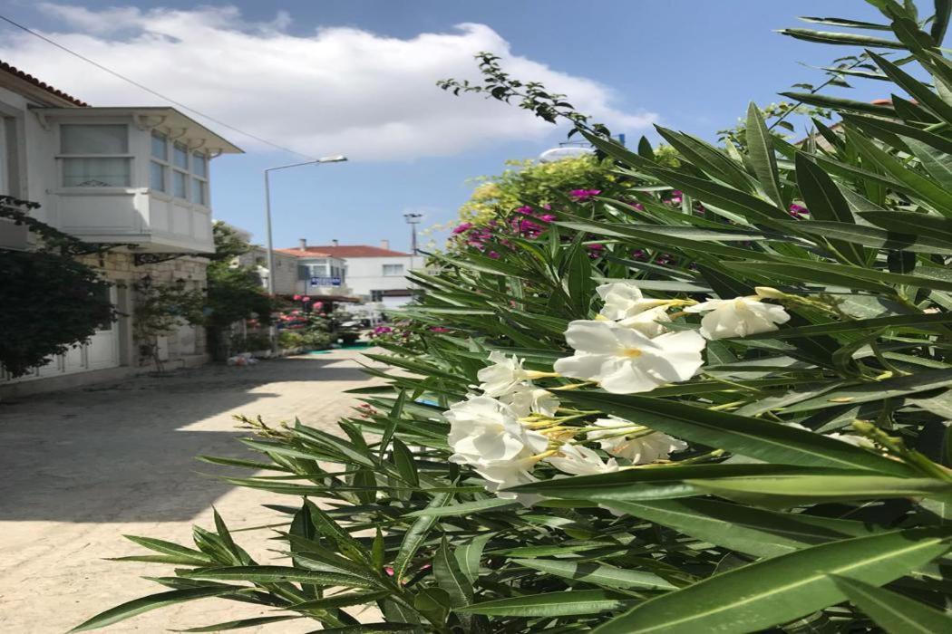 Beyaz Ev Hotel Alacati Exterior foto
